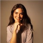 Diseñadora gráfica con ganas de enseñar desde los programas del paquete adobe a cómo gestionar tus proyectos de diseño.